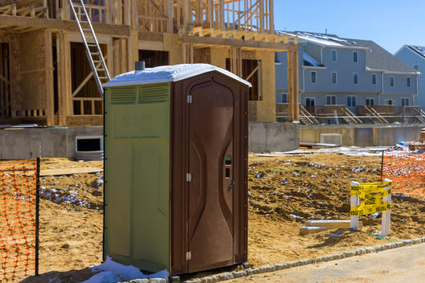 Porta potty delivery and setup in Sneads, FL